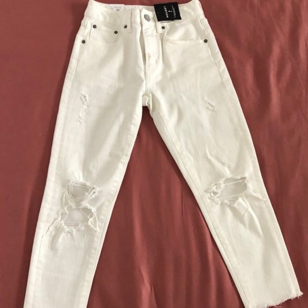 MOUSSY Distressed Jeans